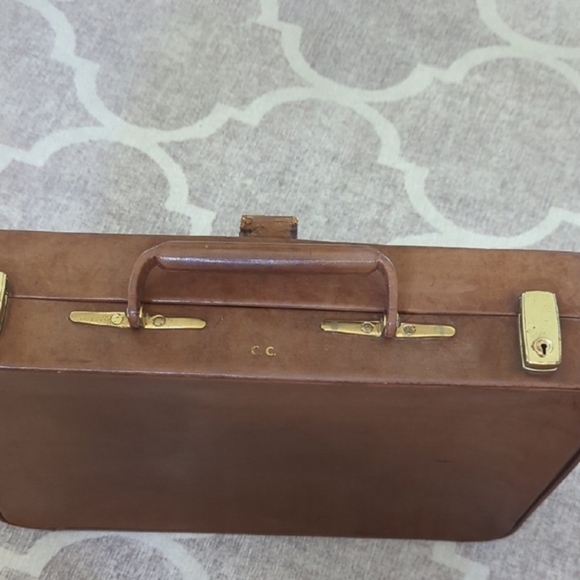 Classic Brown Leather Briefcase - Picture 10 of 15